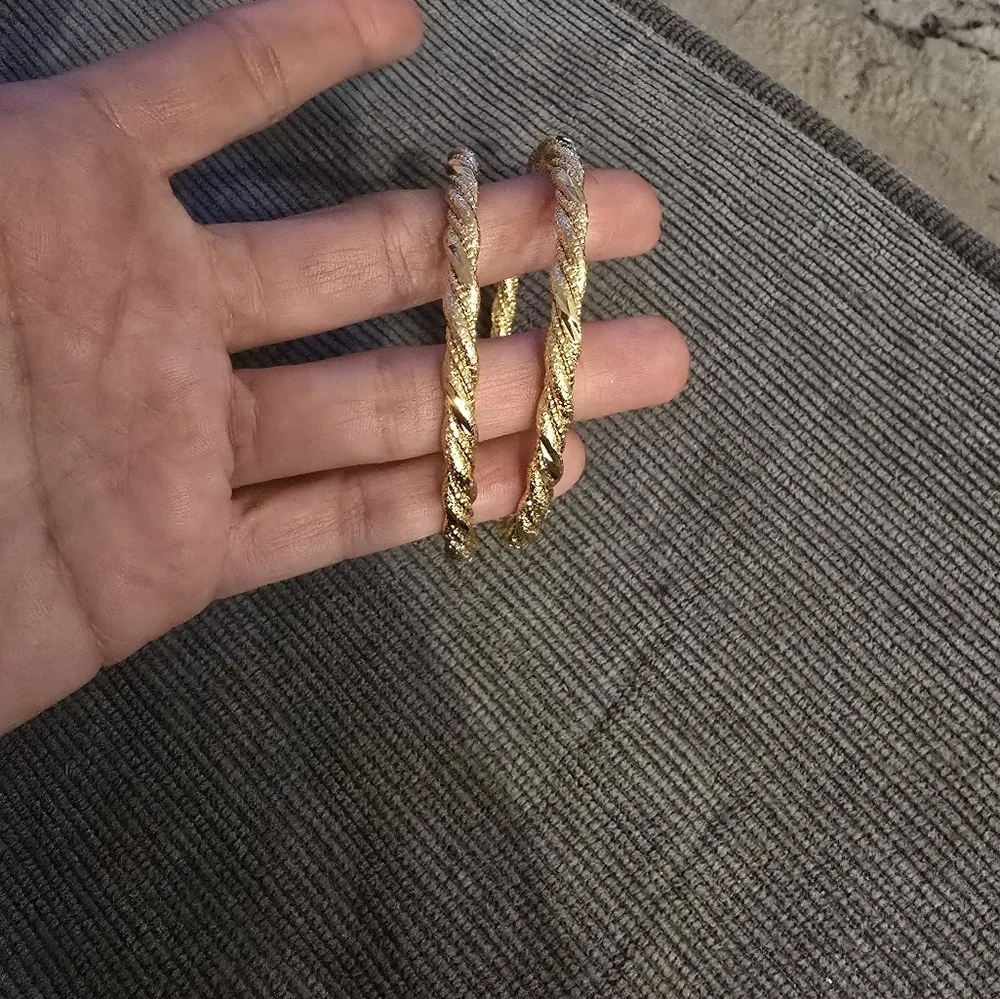 21kgp Dubai Jewelry Elegant Gold-Tone Twisted Bangles